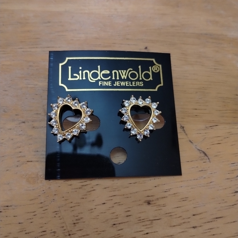 Lindenwold heart stud women's earrings